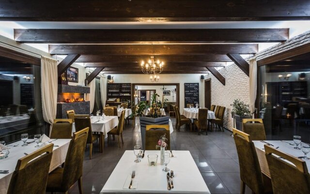 eL Cafe Bar & Restaurant