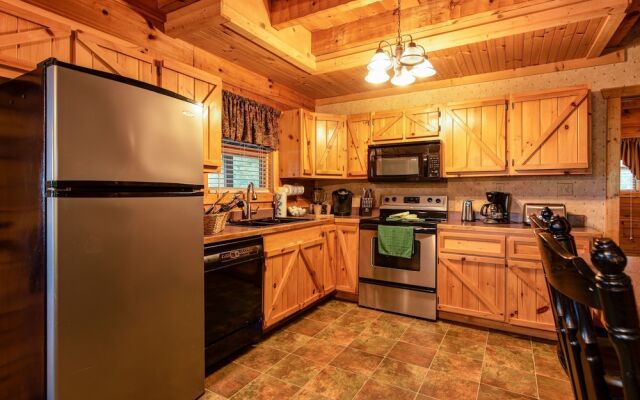 Douglas Lake Hilltop Hideaway