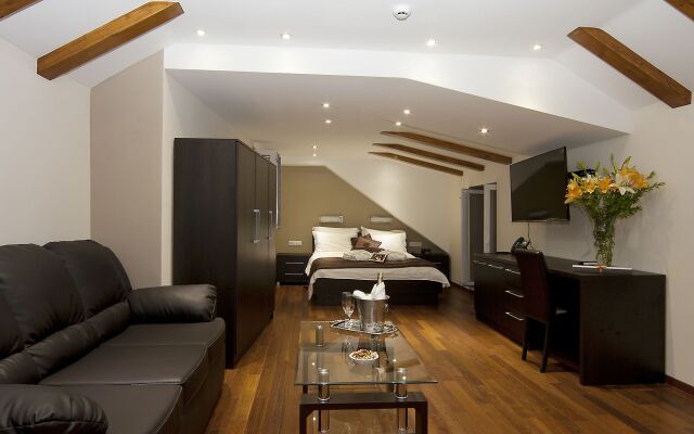 Palace Suites Heritage Hotel – Adults Only
