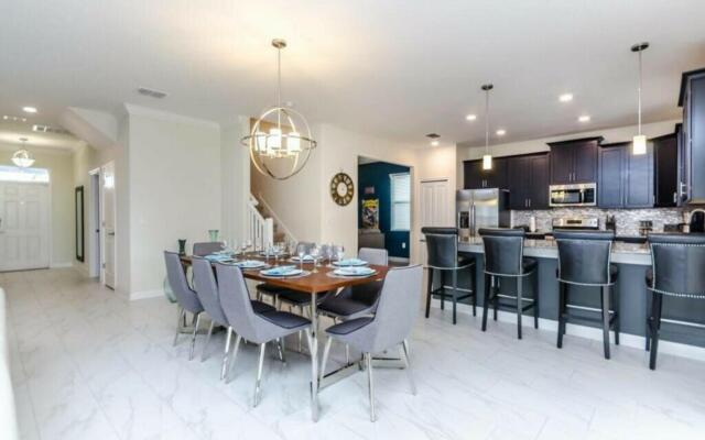 Amazing Champions Gate 7 bedrooms/6 bathrooms!