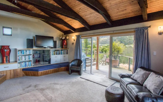 Tasman Hideaway - Marahau Holiday Home