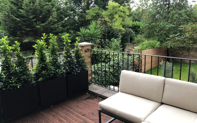 Luxury Victorian 2 Bedroom Apartment Near Tube