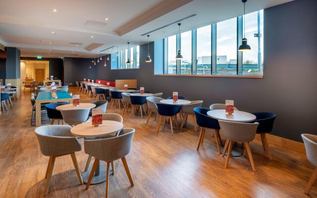 Holiday Inn Express London Heathrow T4 by IHG