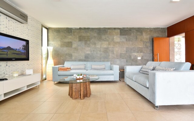 Par 4 Villa 9 With Pool in Salobre