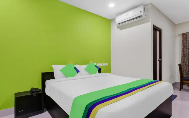 Capital O 9671 Hotel Rudraksh Inn