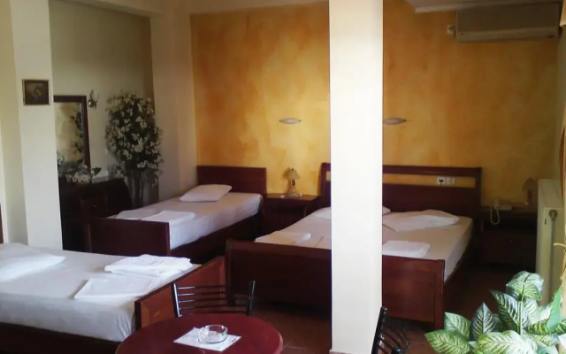 Faros 2 Hotel
