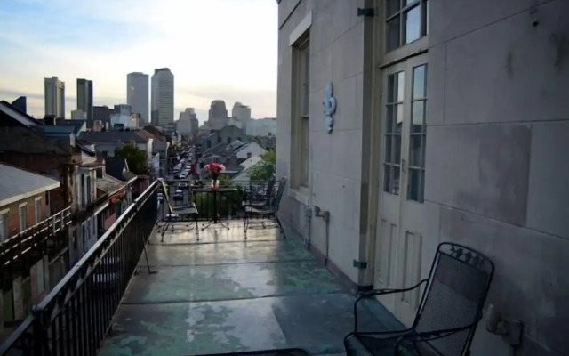 Lafitte Hotel & Bar
