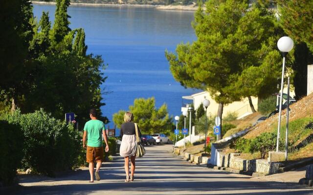 Comfortable Chalet With 2 Bathrooms, Beautiful Trogir at 6km