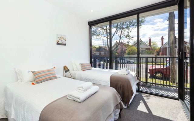 Executive 3 br Caulfield North