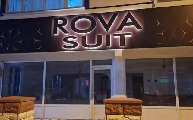 Rova Suit