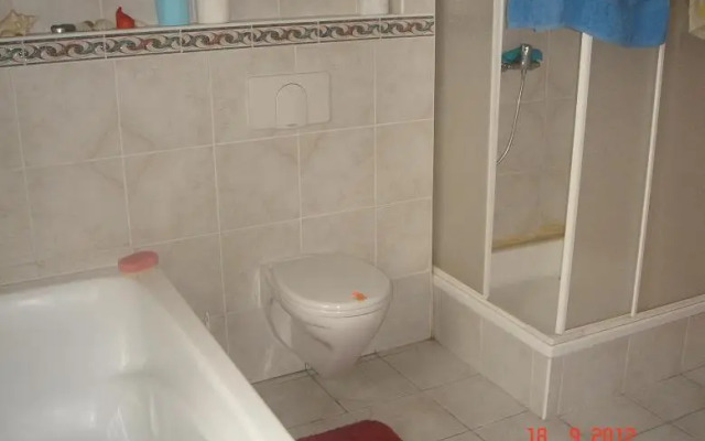 1st Floor Open'er Room