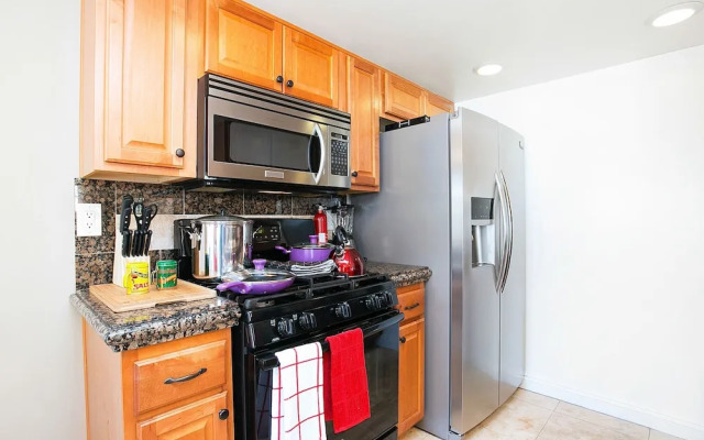 Multi-level 2br-fast Wifi-free Parking -cm-1
