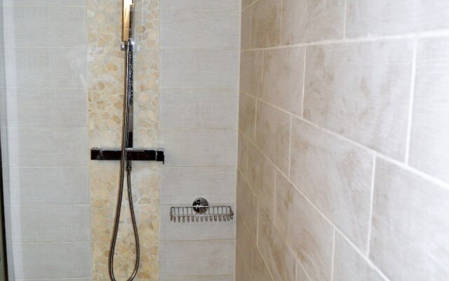 Villa La Terre Des Lauriers B&B