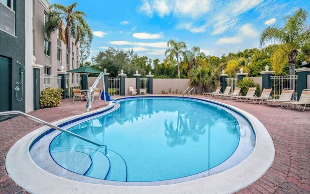 La Quinta Inn And Suites Naples Downtown