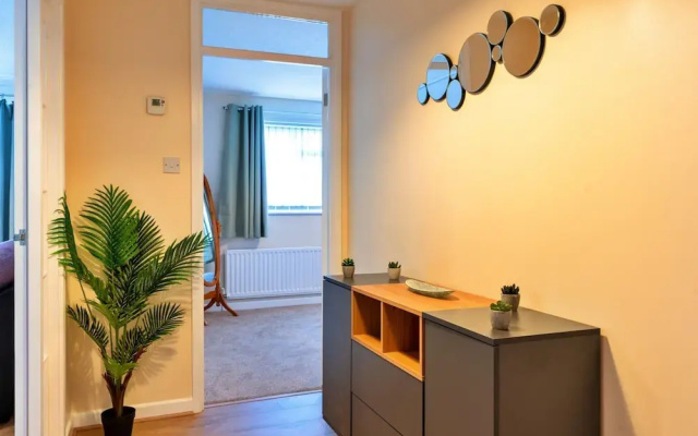 Cozy 3 Bedroom Apartment in Southern Lea