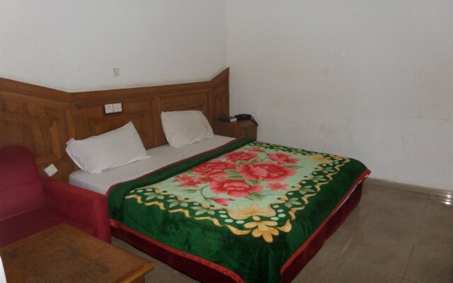 Chesbury Hotel