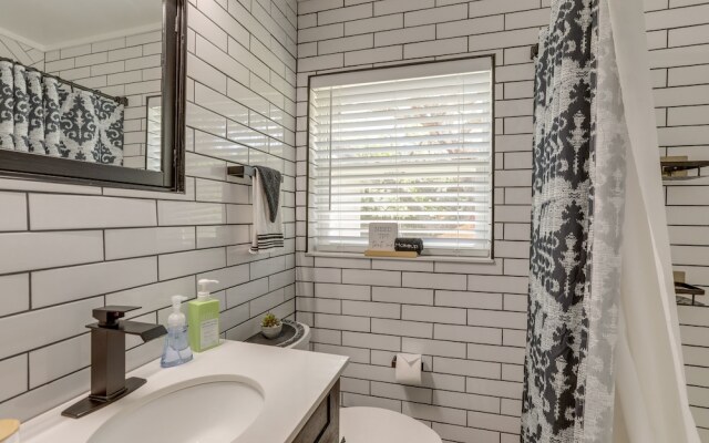 Pet-friendly Largo Escape w/ Fire Pit!