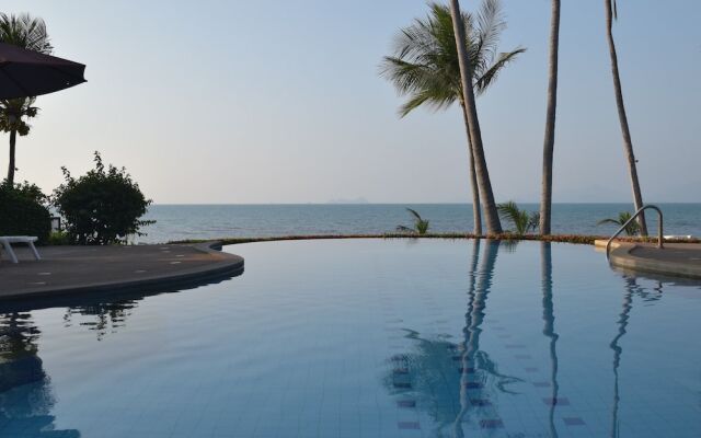 4 bedroom beachfront Villa 3 SDV024-By Samui Dream Villas