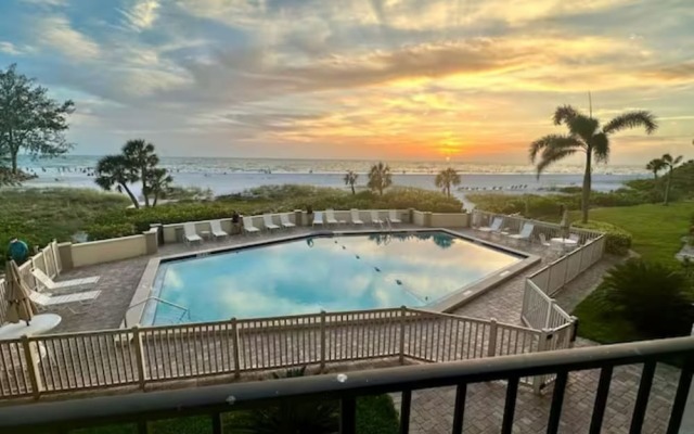 Siesta Beach Retreat Poolside 2BR Condo