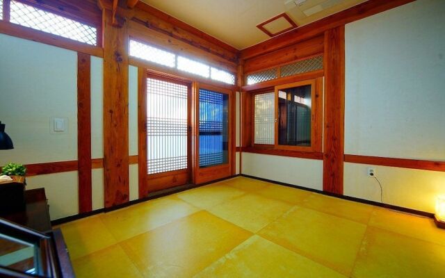 Jeonju Gwigeoraesa Hanok Stay