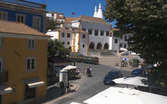 Door 12, Sintra Guest House