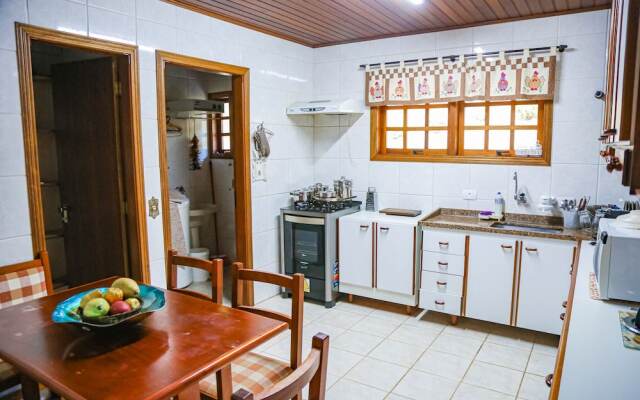 Chalé Belga - 1,2 km do Centro Turístico Capivari