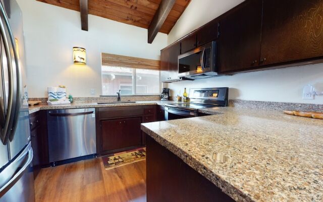 Mammoth Estates 113 Large Pet-Friendly Townhome, Walk to The Village, Private Washer Dryer by RedAwning