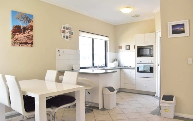 Comfortable 2 Bedroom With Serene Garden