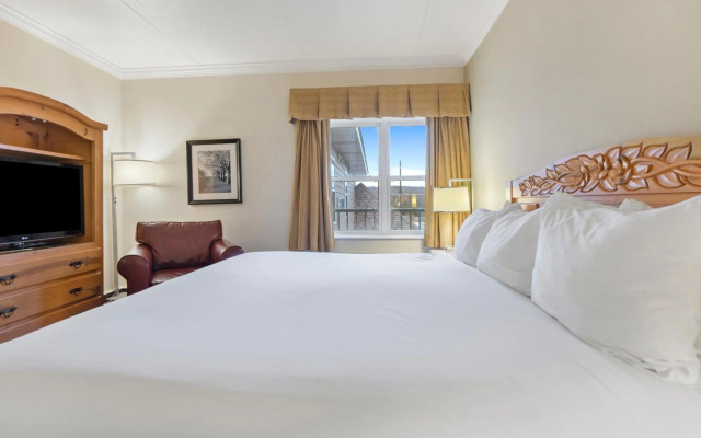 Cherry Tree Inn & Suites