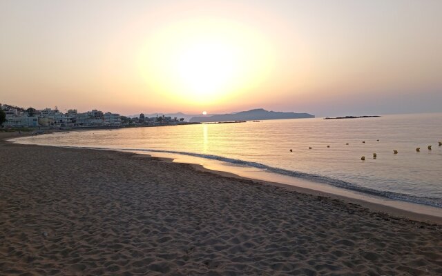 Astrinos Apt Simple, Cosy, Comfortable, Near the Beach