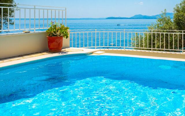 Villa Thalassa Large Private Pool Walk to Beach Sea Views A C Wifi Car Not Required - 920