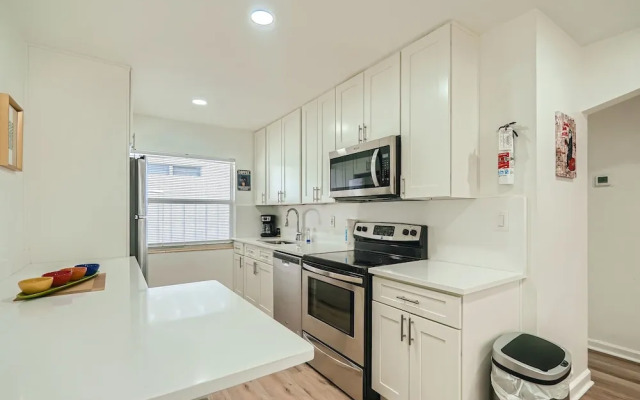 Amazing 2BR walking distance to Beach