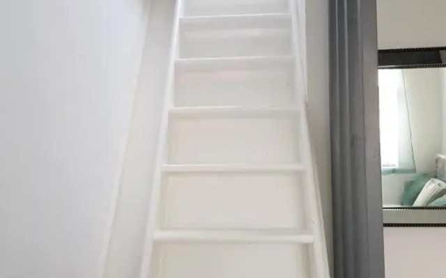 Webb place 2 bedroom apartment !