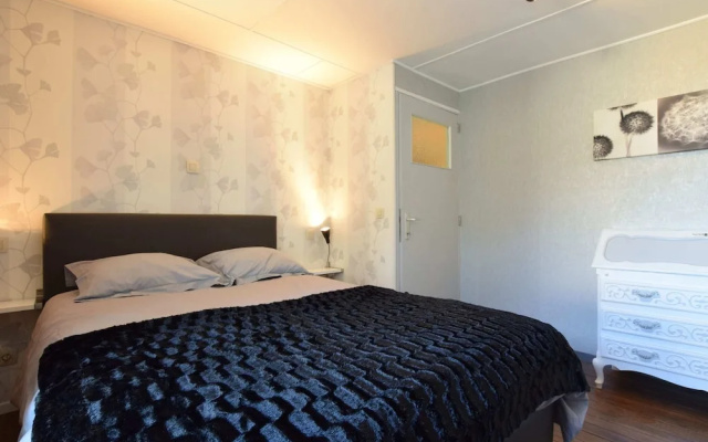 Lavish Holiday Home in Chassepierre With Terrace - фото 5