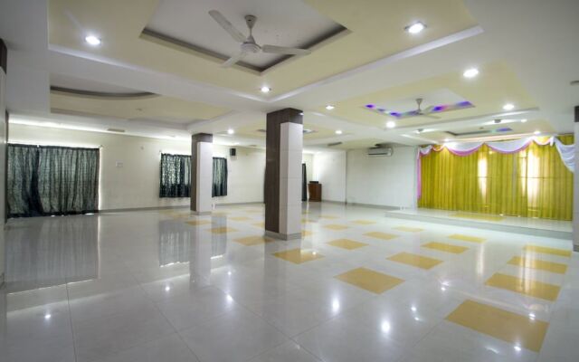 OYO 8618 Mourya Grand