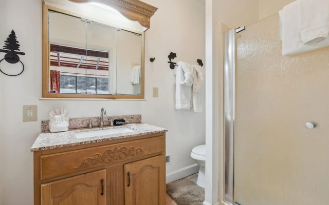 Very Secluded Breathtaking Riverfront Game Room