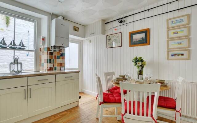 Nice Holiday Home in the Beautiful, Hilly Looe, Near the Sandy Beach