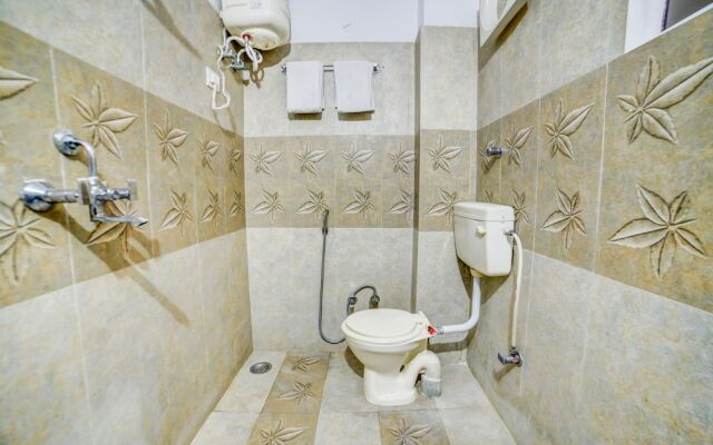 OYO 9596 Hotel Radha Nikunj Residency