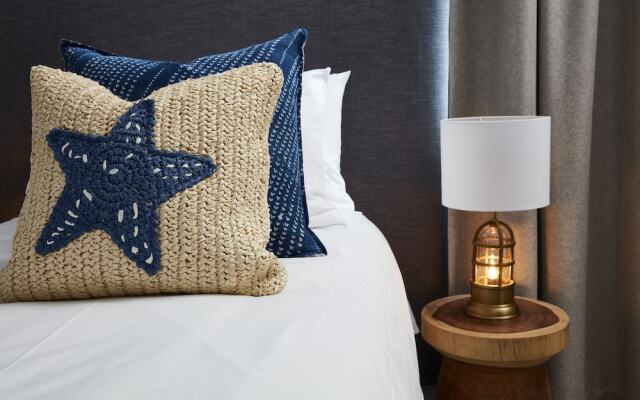 The Clovelly Hotel