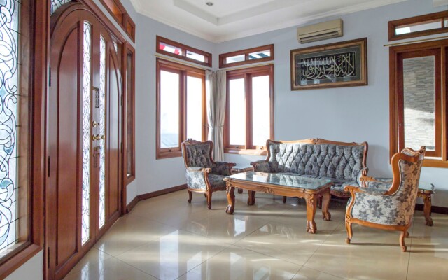 RedDoorz Plus @ Kelapa Dua Kebon Jeruk