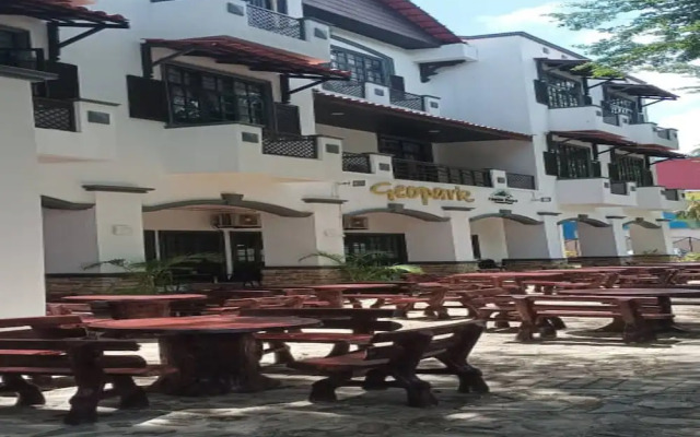 Capital O 91179 Geopark Oriental Village