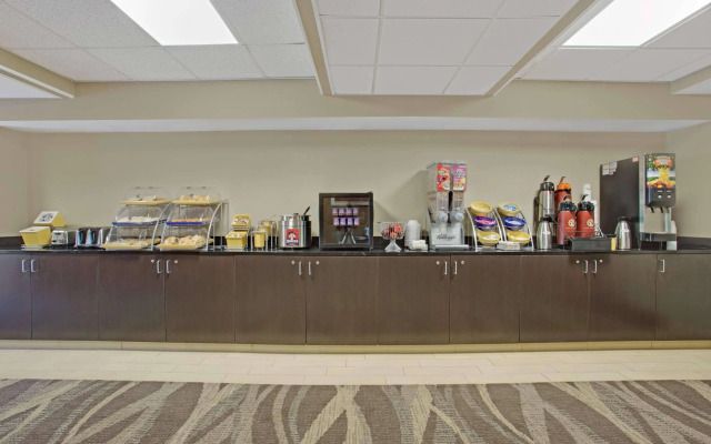 Red Roof Inn & Suites Newburgh – Stewart Airport/ West Point