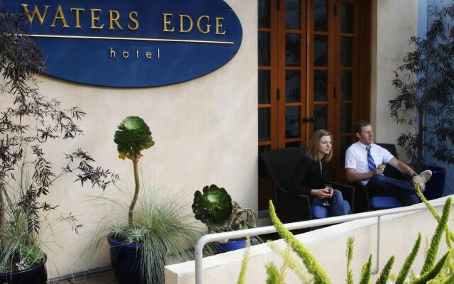 Waters Edge Hotel