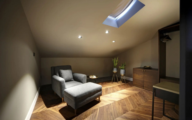 39 Kalamis Marina Hotel