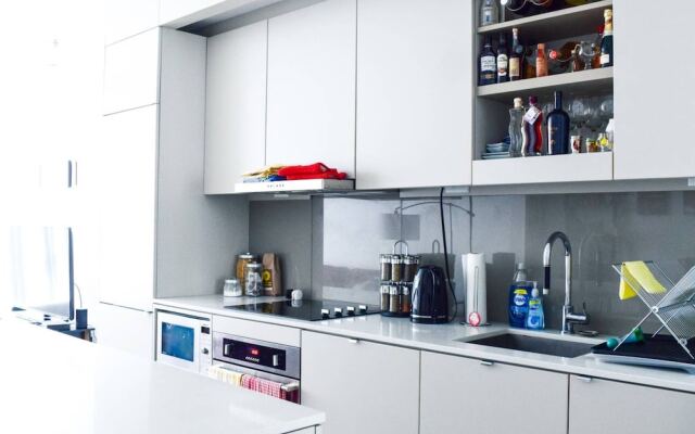 Trendy Modern 1 Bedroom Flat in the Heart of Downtown