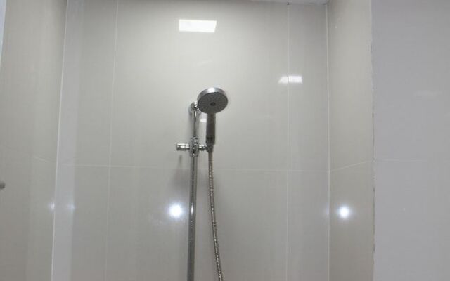 Oyo 75409 Premium The Family Hotel