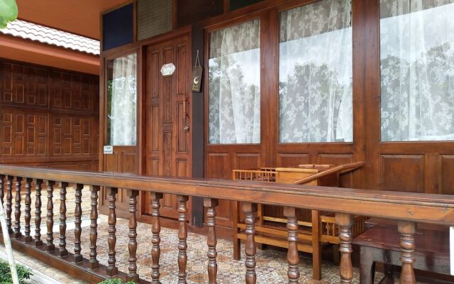 Ruean Ploysrirung Boutique Resort
