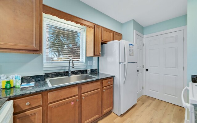 Boardwalk Condos by Hosteeva