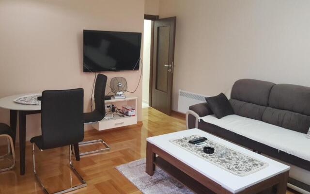 Nikolina Apartments