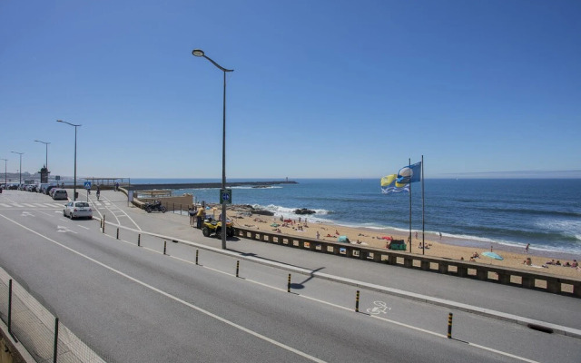 Liiiving-Luxury Beachfront Apartment III